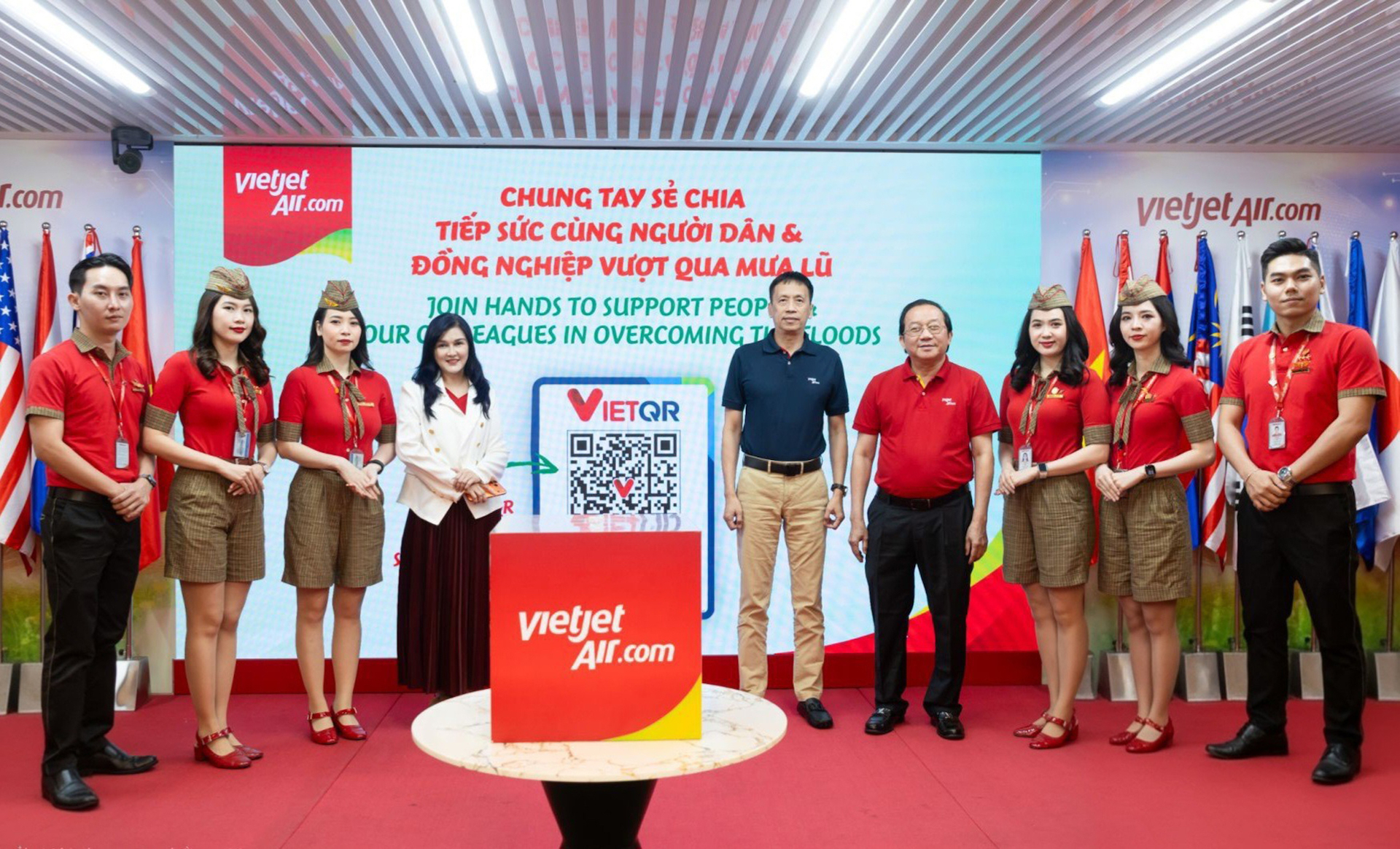 Những chuyến bay Vietjet chở đầy yêu thương